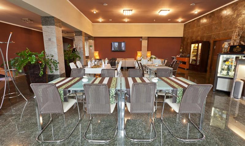 Hotel Relax Rajecke Teplice Bagian luar foto