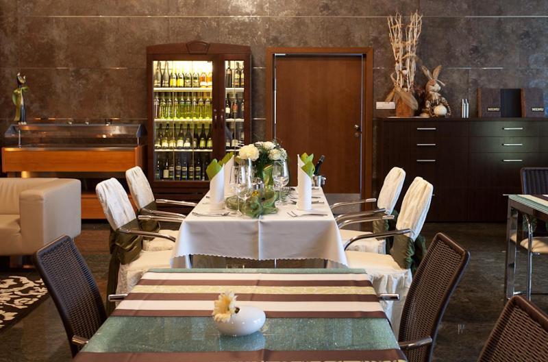 Hotel Relax Rajecke Teplice Bagian luar foto