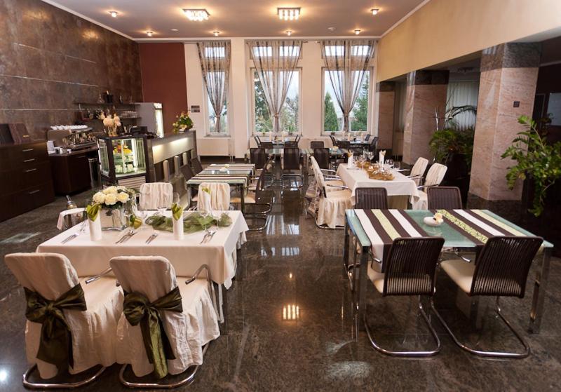 Hotel Relax Rajecke Teplice Bagian luar foto
